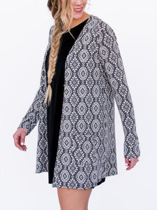 Essential Cardigan B&W Geo